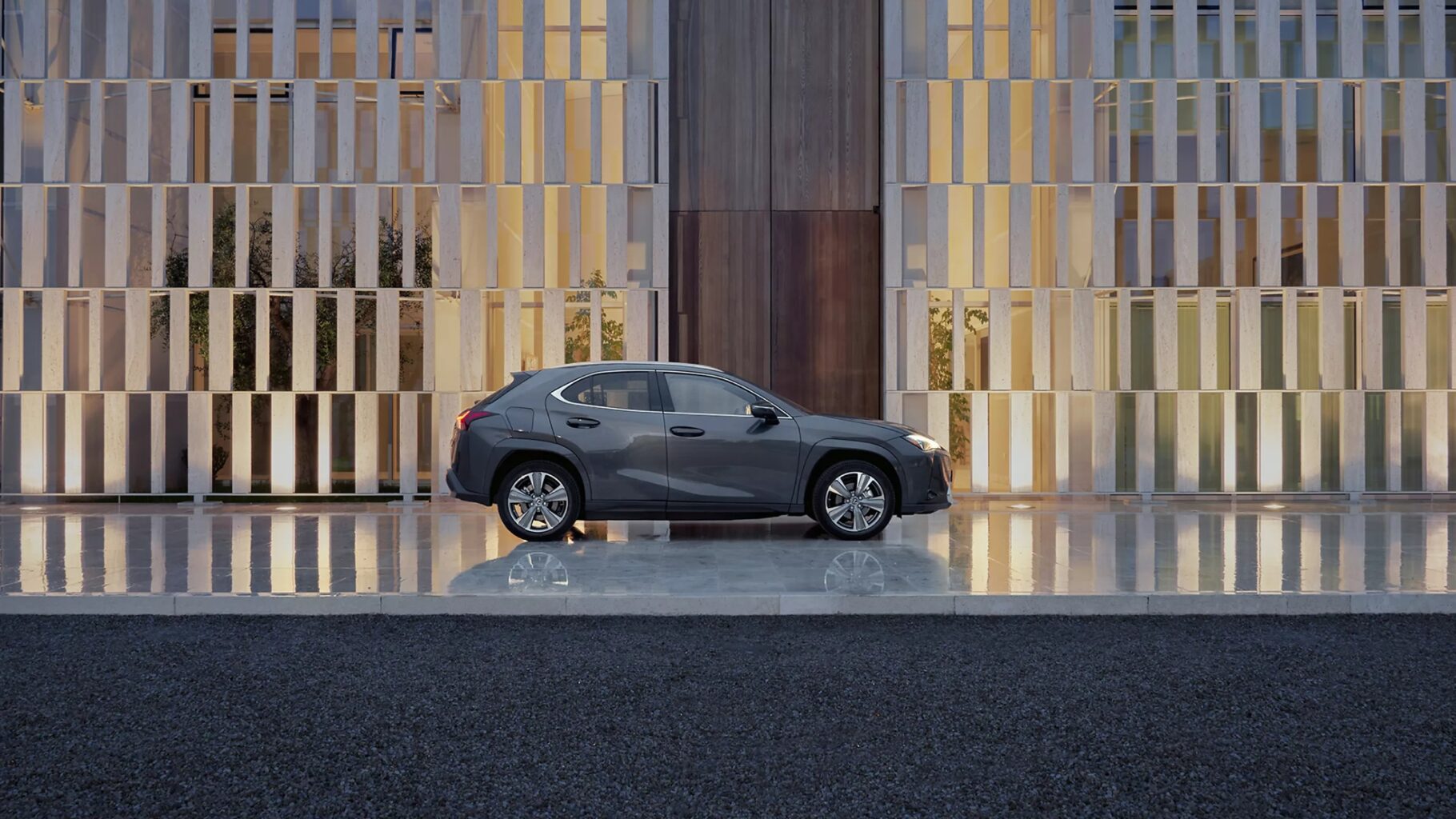 lexus ux 300e elettrico spazio torino